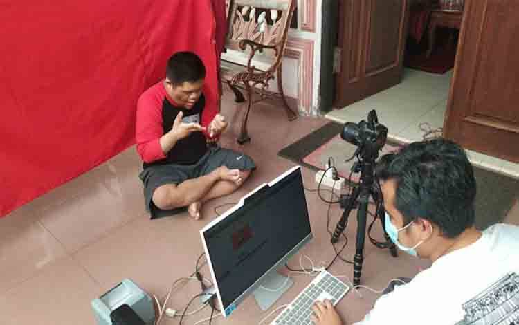 Pelayanan Inklusif di Jalan Paus, Disdukcapil Palangka Raya Jemput Bola Layani Warga Disabilitas