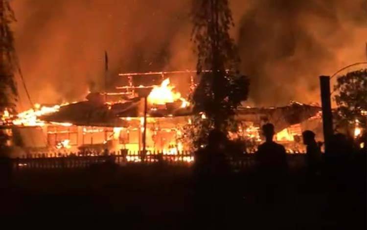 Bangunan SMAN 1 Cempaga Kotim Terbakar Dini Hari ini