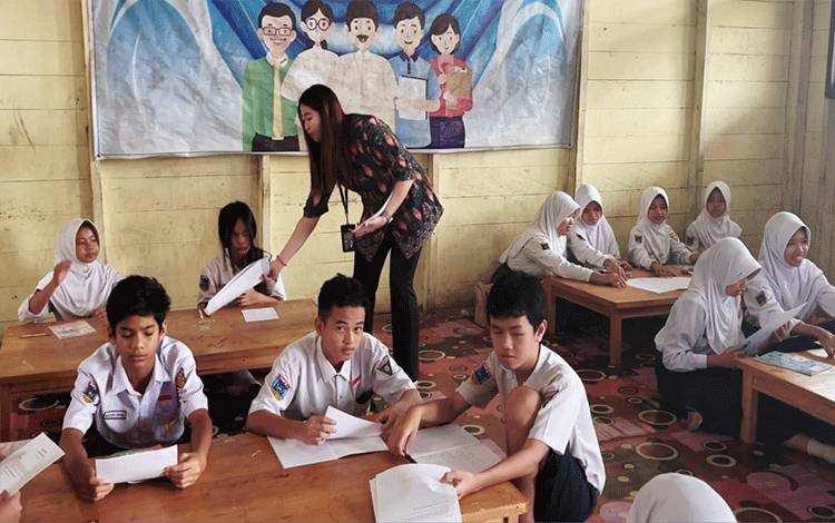 Lanskap Sungai Barito dan Dusun Pendang Dikenalkan Kepada Siswa