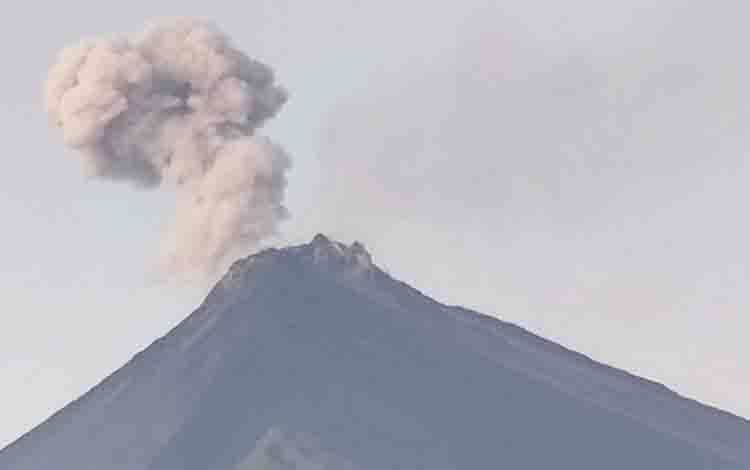 Luncuran Lava Gunung Karangetang Sulut Mengarah ke Sejumlah Kali