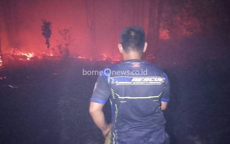 Tim Dalkarhutla Dishut Kalteng Padamkan Karhutla di Pulang Pisau