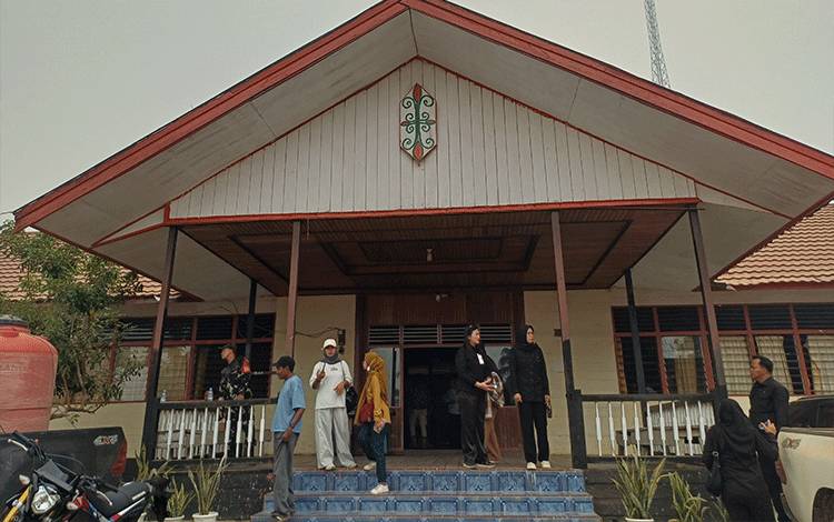 Kenang Sejarah Pemekaran di Kotim, Renovasi Kantor Kecamatan Mentaya Hulu Diminta Pertahankan Bangunan Kayu