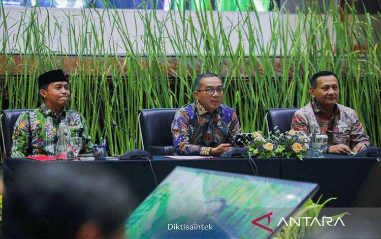 Para Pakar Serahkan Naskah Masukan BPGMN kepada Pemerintah
