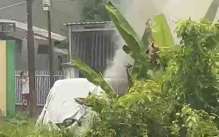 Mobil Terbakar di Pengambangan Banjarmasin, Warga Padamkan Api