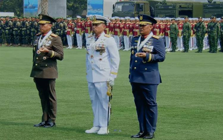 TNI Pamerkan Pakaian Dinas Upacara Baru Saat Peringatan HUT Ke-81