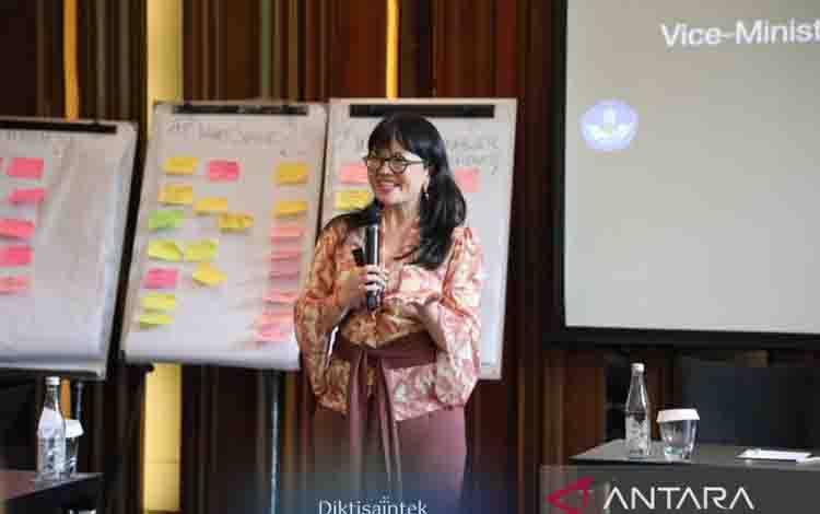 Wamendiktisaintek Stella Tekankan Pentingnya Peran Pengajar di Era AI