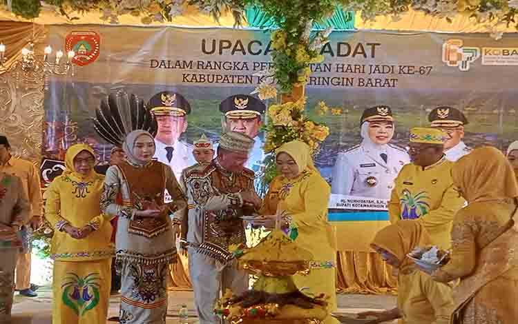 Upacara Adat HUT Kobar ke-67, Gubernur Kalteng Agustiar Sabran Tekankan Pentingnya Menjaga Budaya