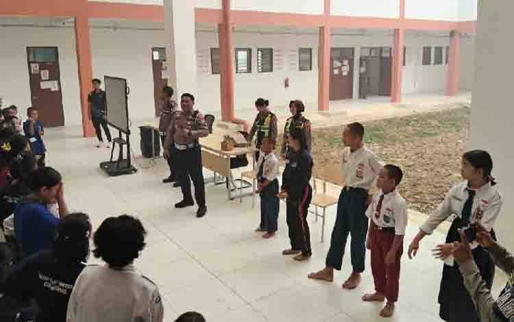 Polres Gumas Edukasi Pelajar Tertib Berlalu Lintas