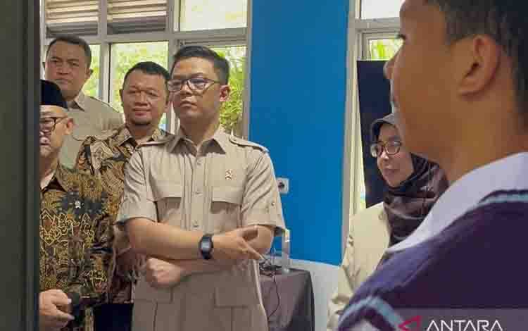 Menko PMK Upayakan Papan Interaktif Digital Tersedia Setiap Kelas
