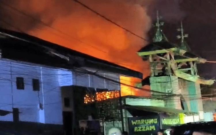 Kebakaran Melanda Kawasan Padat Alalak Selatan Banjarmasin
