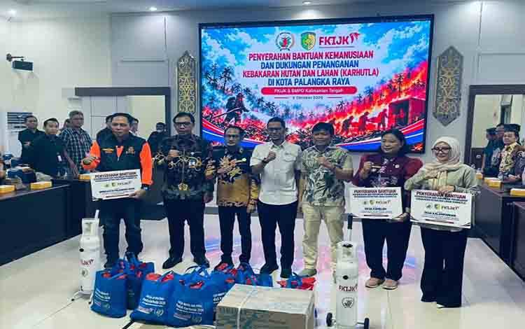 Warga Terdampak Karhutla di Kalampangan dan Kameloh Baru dapat Bantuan Sembako
