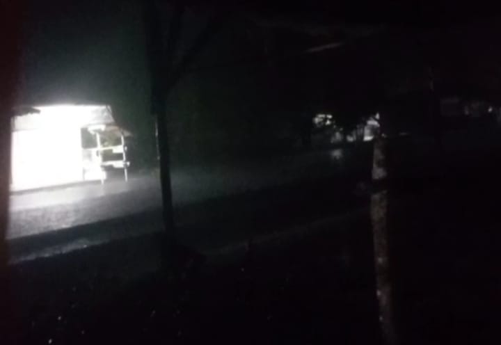 Hujan Deras Guyur Kuala Kapuas, Warga Sambut Lega setelah Kabut Asap