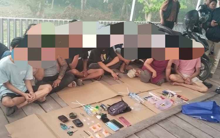 Razia Gabungan di Kampung Narkoba Puntun Palangka Raya: 456,77 Gram Sabu Disita, 17 Orang Ditangkap