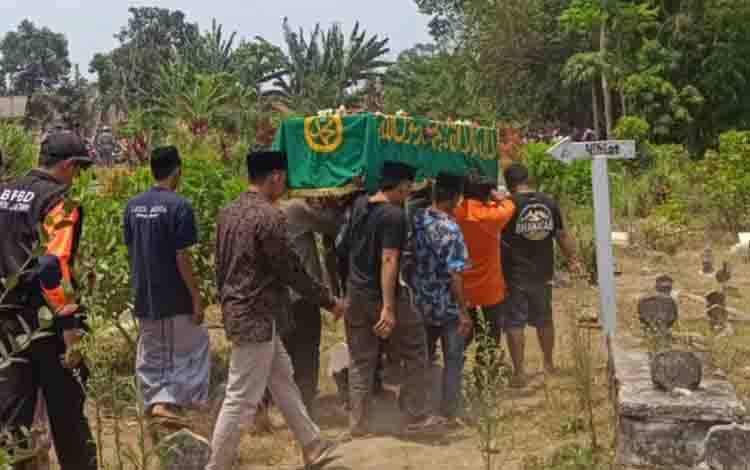 Jenazah Korban KMP Virgo Teridentifikasi dan Dimakamkan di Jember