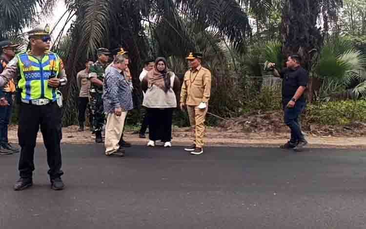 Wabup Kotim Apresiasi Perbaikan Jalan HM Arsyad Sampit-Samuda