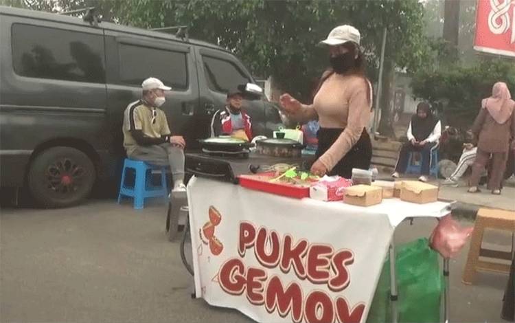Dikepung Kabut Asap Karhutla, UMKM di Sampit Ketir-Ketir Omzet Turun