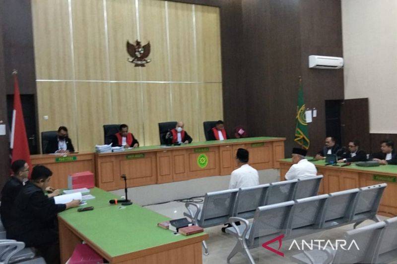 Mantan Bupati Bengkulu Utara Dituntut 4,5 Tahun Penjara
