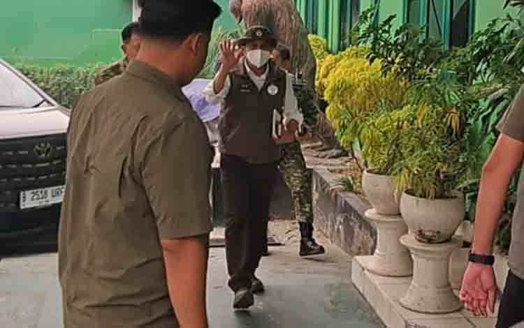 Menhut Raja Juli Pilih Kabur saat Ditanya Lambannya Penanganan Karhutla di Kobar