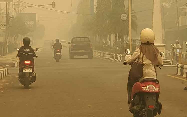 Kabut Asap dan Kualitas Udara Akibat Karhutla di Sampit Semakin Berbahaya