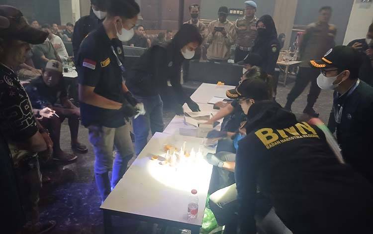 Dua Orang Positif Narkoba saat Polres Kotim-BNN Kotim Razia THM di Sampit