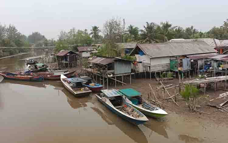 Cuaca Ekstrem Ganggu Aktivitas Nelayan Sungai Bakau Seruyan