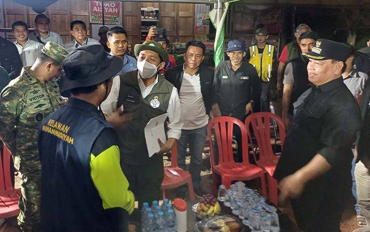 Menhut Akui Helikopter Water Bombing Tak Bisa Dikerahkan di Kalteng