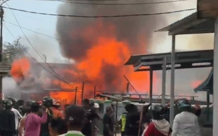 Kebakaran Landa Permukiman Padat di Gang Andalas Batulicin