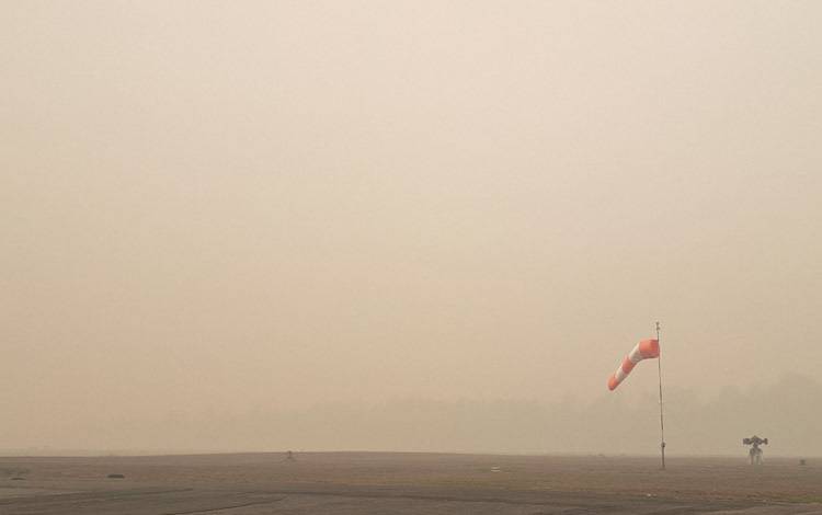 Jarak Pandang Bandara Iskandar Sempat Hanya 50 Meter akibat Kabut Asap