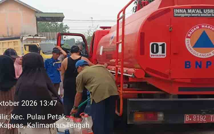 Distribusi Air Bersih BPBD Kapuas Menyasar 2 Lokasi di Pulau Petak