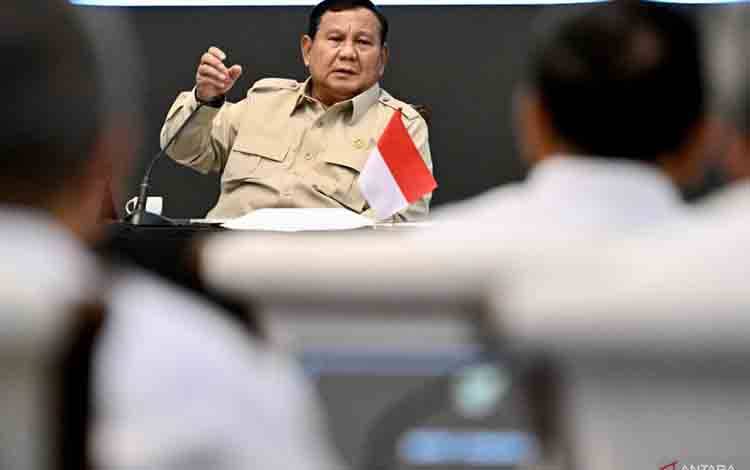 Presiden Prabowo Subianto memimpin rapat terbatas mengenai Koperasi Desa/Kelurahan Merah Putih (KDKMP) dan Makan Bergizi Gratis (MBG) di Istana Kepresidenan RI, Jakarta, Rabu (15/7/2026). ANTARA/HO-BPMI Sekretariat Presiden.