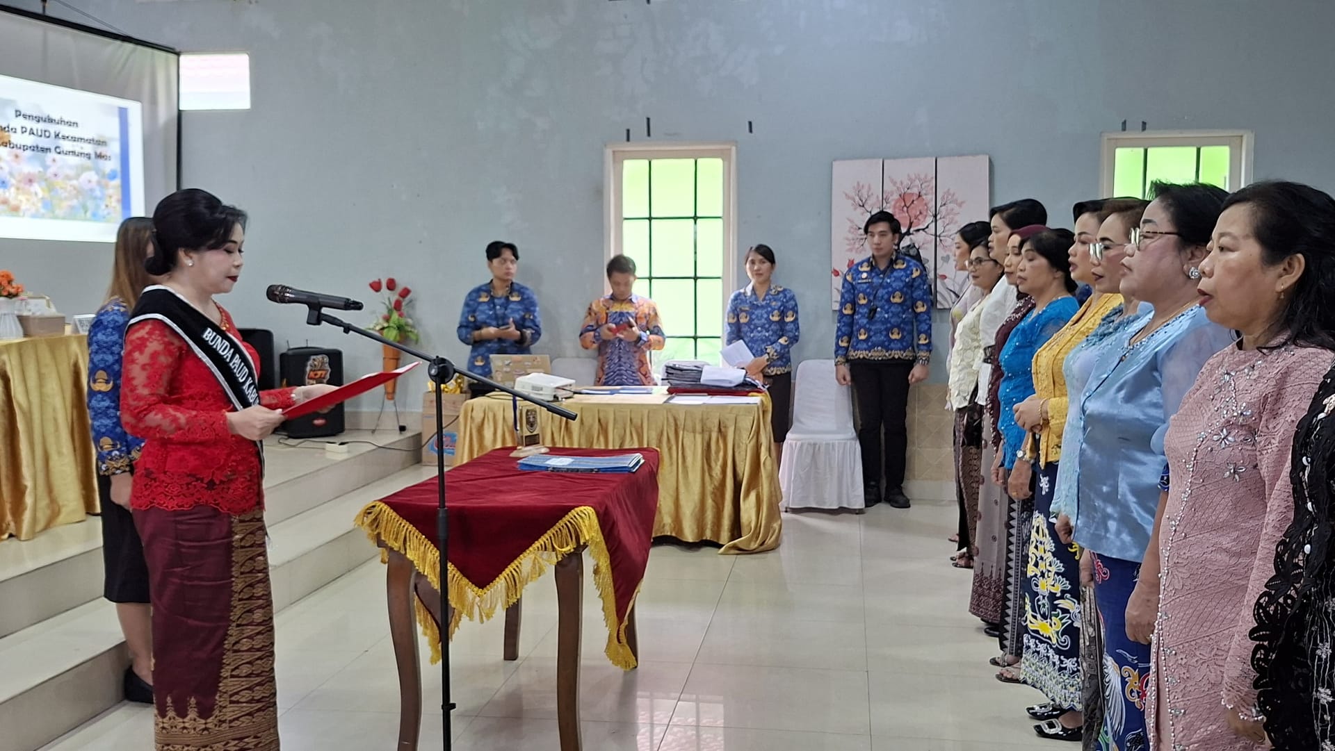 12 Bunda PAUD Kecamatan yang Dilantik Diharapkan Menjalankan Perannya dengan Penuh Semangat