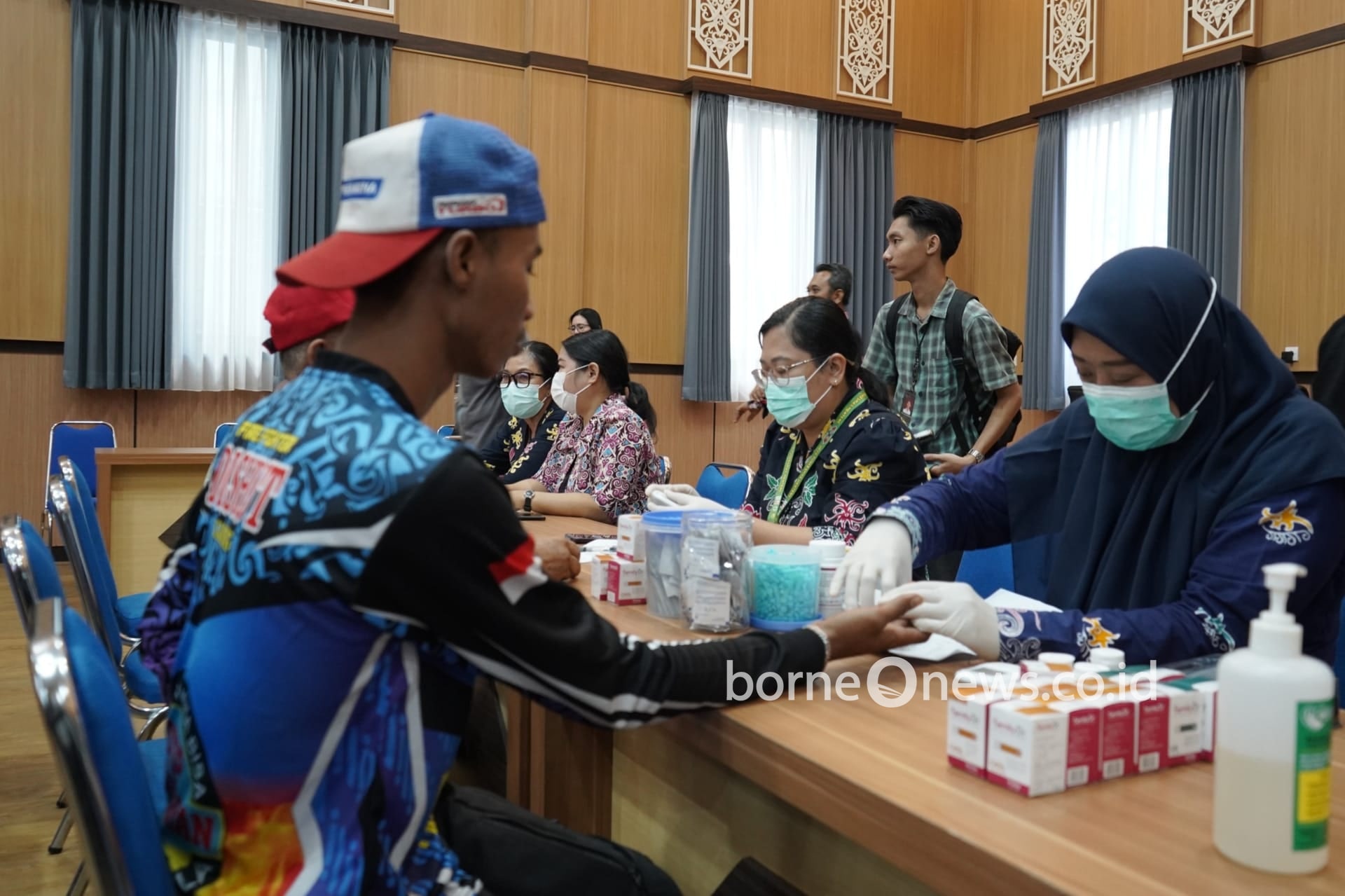 Kejati Kalteng dan Dinkes Kalteng Gelar Pemeriksaan Kesehatan untuk Ratusan Relawan Karhutla