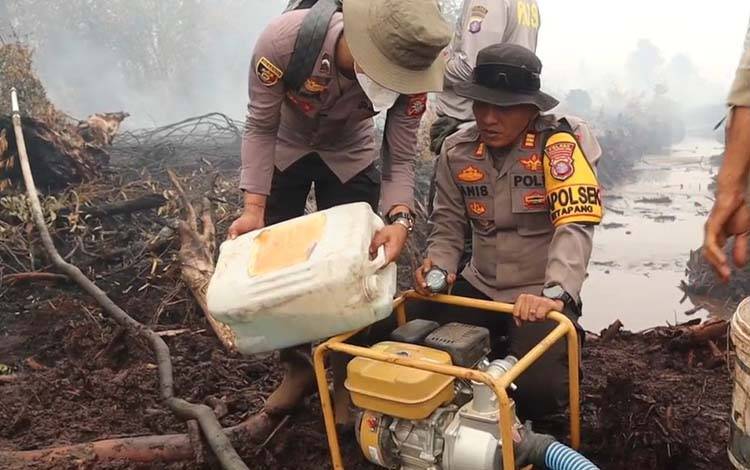 Polres Kotim Gunakan Ice Fire untuk Maksimalkan Pemadaman Karhutla di Lahan Gambut