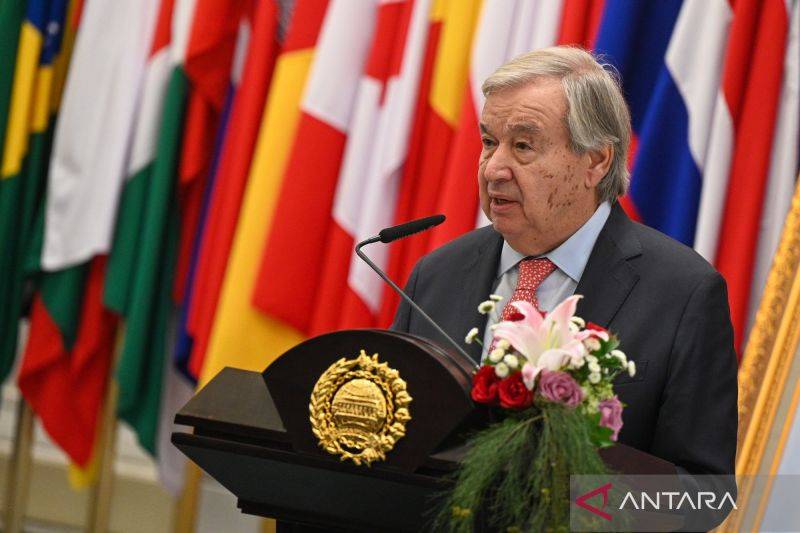 Sekretaris Jenderal (Sekjen) Perserikatan Bangsa-Bangsa (PBB) Antonio Guterres menyampaikan paparannya saat kunjunggannya di Kantor Kementerian Luar Negeri, Jakarta, Senin (19/10/2026). ANTARA FOTO/Fauzan/YU (ANTARA FOTO/FAUZAN)