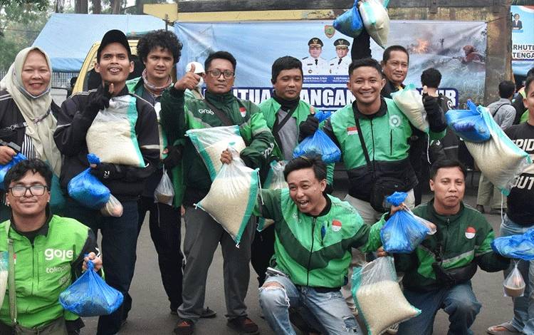 Pemprov Kalteng Salurkan Bantuan Pangan Pengemudi Ojol