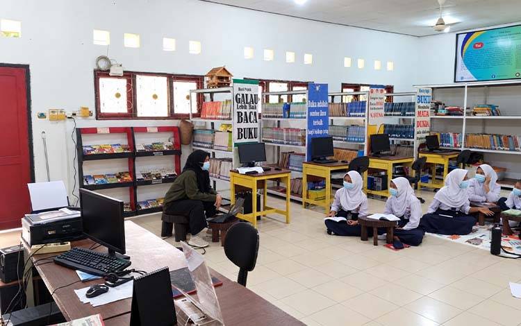 Kabut Asap Tak Padamkan Literasi, Siswa SMP Tunas Agro Menulis Surat untuk Kepala Sekolah
