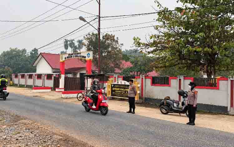 Jam Sibuk Pagi di Gunung Mas Dijaga Polisi, Titik Ramai Jadi Fokus Pengaturan