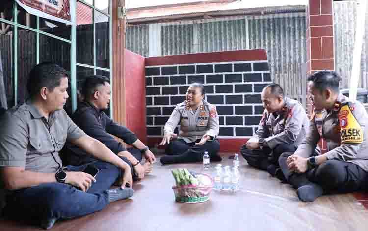 Kapolres Seruyan Jalin Kedekatan dengan Tokoh Adat