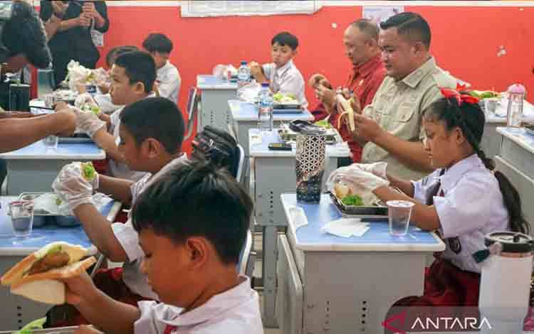 Bakom: MBG Dievaluasi Berkala dalam 2 Tahun Pemerintahan Prabowo