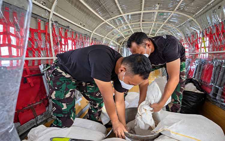 BNPB Intensifkan Modifikasi Cuaca di Kalteng, 3.900 Kg Dry Ice dan 800 Kg Garam Disebar