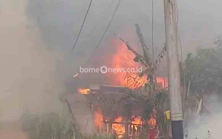 Warung di Jalan Pramuka Sampit Ludes Terbakar Akibat Karhutla