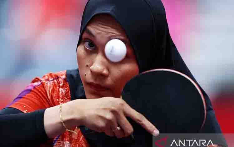 Atlet para tenis meja Indonesia Leli Marlina melakukan servis bola ke arah atlet Kamboja Saroung Sorn pada pertandingan tunggal putri kelas 4-5 Asian Para Games 2026 di Sky Hall Toyota, Jepang, Jumat (16/10/2026). Leli Marlina menang dengan skor 3-0 (11-4), (11-4), (11-5). ANTARA/HO-NPC INDONESIA/Dwi Prasetya/aa.