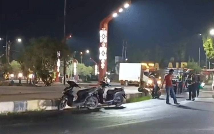 Oli Berceceran di Bundaran Besar Jalan Pemuda Kapuas