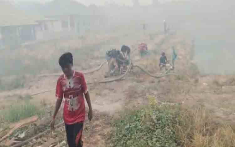 Karhutla Kembali Kepung SMAN 3 Kapuas, Siswa dan Guru Bergotong Royong