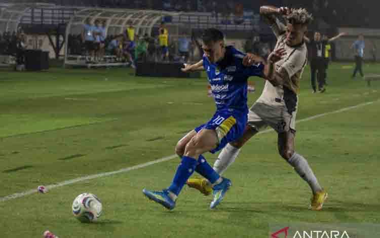 Adam Alis Cetak Gol Penentu Kemenangan Persib atas Garudayaksa 2-1