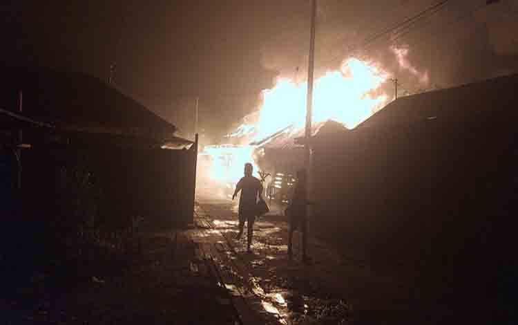 2 Rumah Dilalap Api saat Warga Terlelap di Sampit