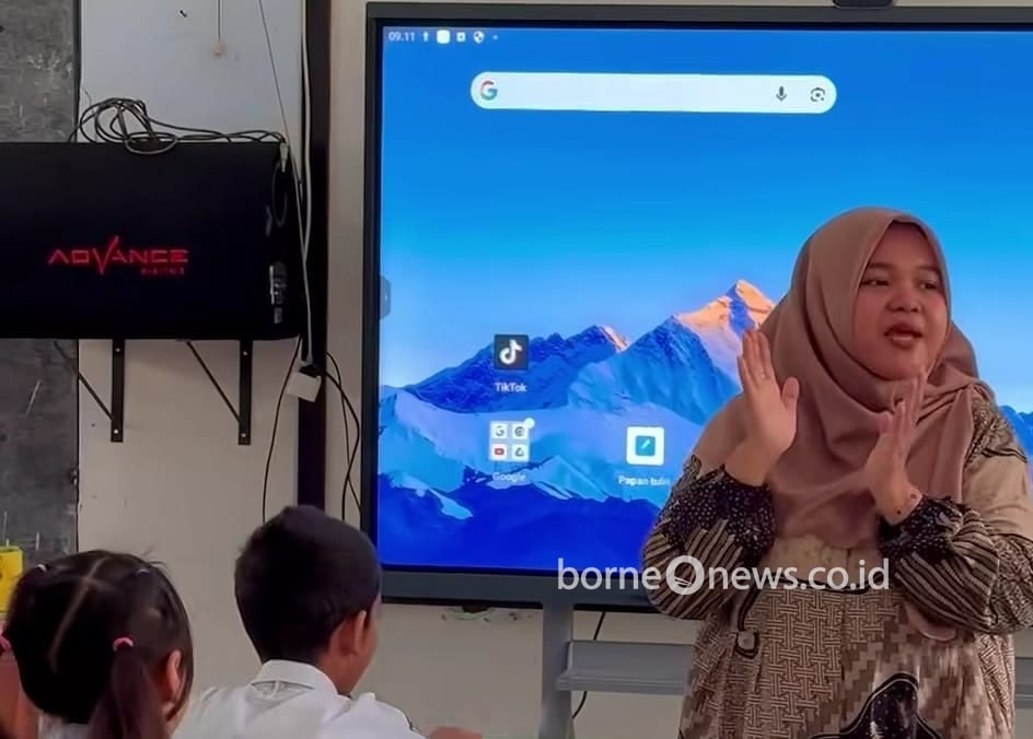Bantuan TV Interaktif Dukung Digitalisasi Pendidikan