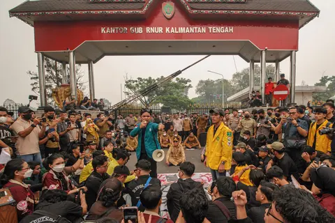 Dokumentasi Mahasiswa Demo Kantor Gubernur Kalimantan Tengah, foto 1