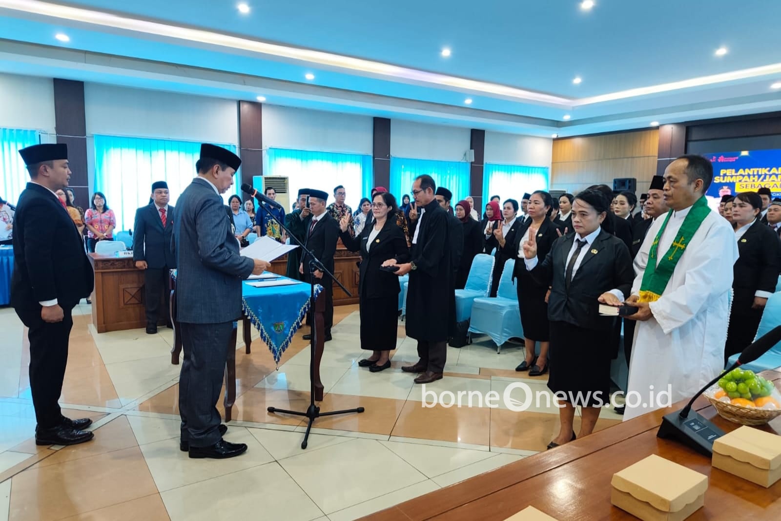 Bupati Barito Timur Lantik 43 Kepala Sekolah TK hingga SMP