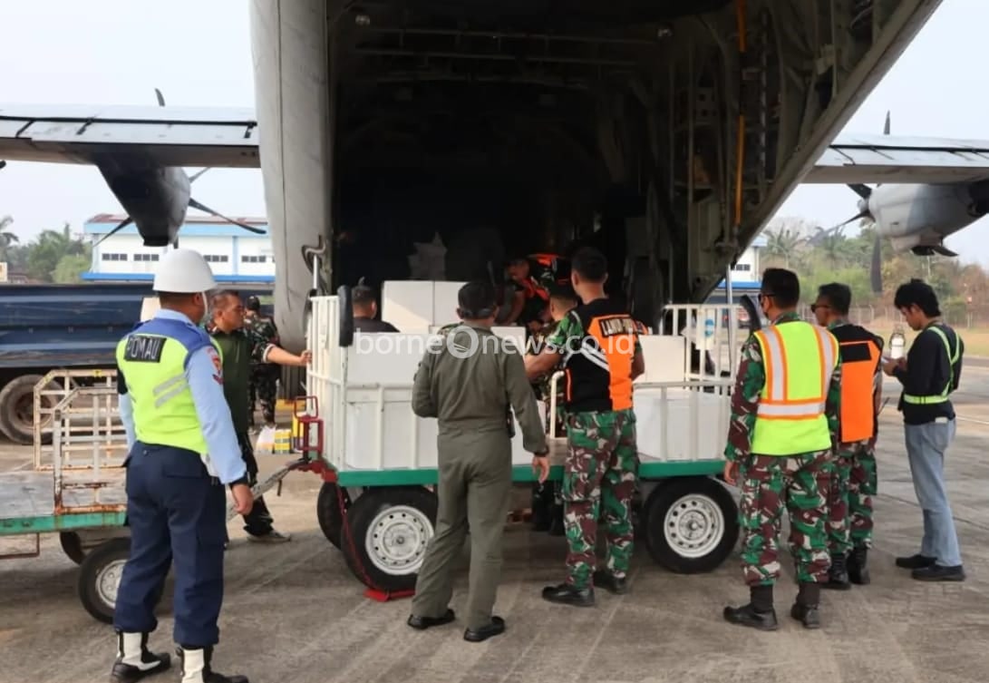 Water Bombing Kalteng Jatuhkan 324.000 Liter Air, Tujuh Penerbangan OMC Gelontorkan 11,2 Ton NaCl